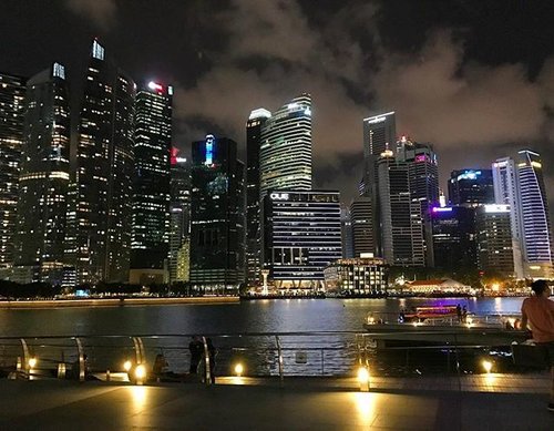 City Lights ❤❤❤ #citylights #city #singapore #nightview #igdaily #instagram #instadaily #instamood #instagood #instalike #mbs #marinabaysands #clozetteid #igtravel #instatravel #instastyle
