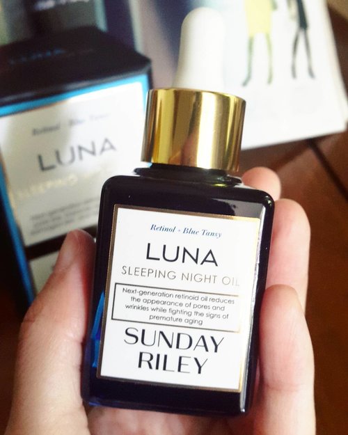 Sunday Riley LunaThis gives my skin the fast result...I can see how my sunday riley luna fix my darkspotsI can see clearly how it become lighter and lighter...Im not experiencing (yet)  dryness and mild peeling on my skin... #skincareregime #skincarelover #skin #skincareroutine #skincareaddict #faceoil #oil #sundayriley #sundayrileyluna #retinol #clozetteid #clozetteambassador