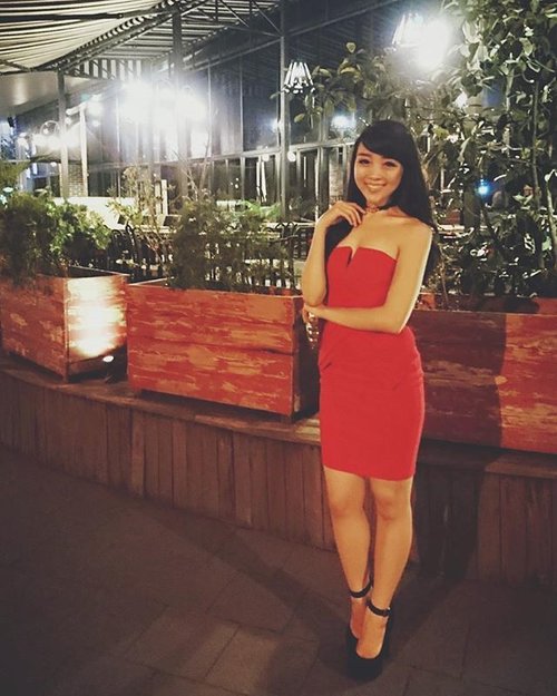 Channeling my inner jessica rabbit style with this red bandeau dress... 💋👄❤
Thank you for taking my picture panda @marselinus ... #saturday #weekend #sunday #style #styleblogger #stylenanda #fashion #fashionista #fashionblogger #fashionstyle #ootd #outfitoftheday #ootdindo #ootdshare #ootdph #lookbook #lookbookindonesia #clozetteambassador #clozette #clozetteid