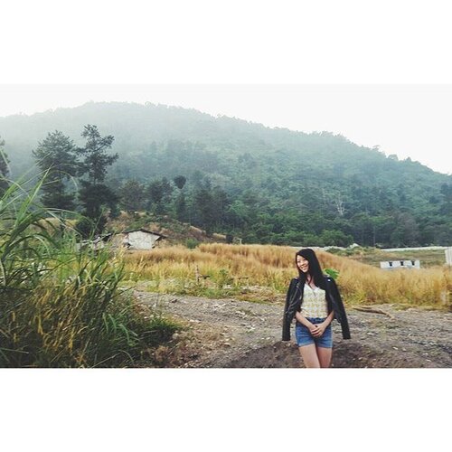 Morning Sunshine... Look at this beautiful view while im jogging with my family in this beautiful Santorini Sentul :) #mountain #igdaily #view #instalandscape #bogor #sentul #clozetteid #femaledaily #fdbeauty #instagood