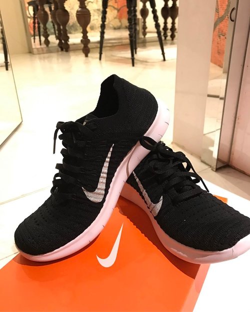 running shoes, but the problem is im too lazy to run... 🐼🐾 #clozetteid #clozetteambassador #runningshoes #sport #sporty #sportshoes #nike