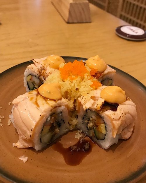 Sushi Throwback last Saturday with my @jessicalinggar #sushi #sushitime #sushibar #sushitei #nomnom #japanesefood #yummy #clozetteid