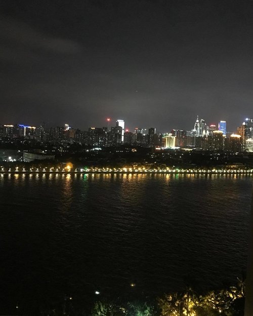 From my mama's apartement #nightview #guangzhou #wonderful #china #nightlife #nightphotography #instagram #instagood #instadaily #instalike #clozetteid