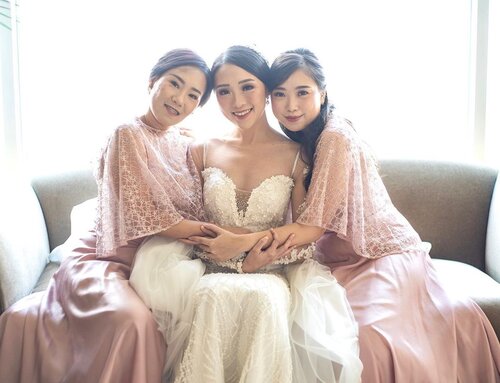 Appreciation post to my beautiful bridesmaid @clarissatjahjadi @cyncynthia.b thanks for your support during my wedding, and also as a sister ❤️ #reubentessa #reubentessawedding #clozetteid