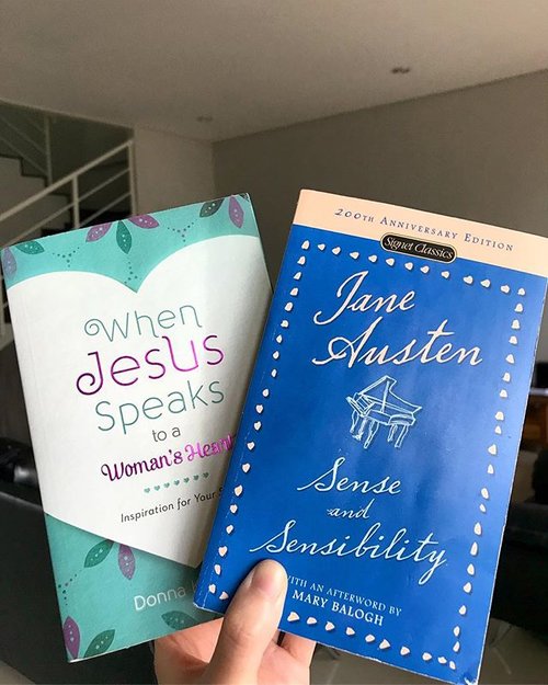 “Sense and Sensibility” by Jane Austen (1811) and “When Jesus Speaks to a Woman’s Heart” 📖📕📗 Sense and Sensibility is one of my favorite literature book, with lots of inspiring character, and complicated problem in Ellinor and (especially) Marianne Dashwood life. While “When Jesus Speaks to a Woman’s Heart” bring me peace and shelter with stories and bible verse in every page ❤️🙏🏻 #books #bookstagram #book #bookshelf #clozetteid