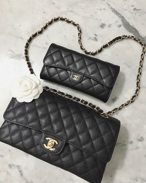 Inspired by lots of beautiful picts in chanel fan ig page... i love the classic flap bag so much and thinking to complete my chanel collection with another flap bag in Jumbo size... ❤️🐼👜 #chanel #chanelbag #iheartchanel #chanelclassic #chanelclassicflap #teamchanel #clozetteid #purseboppicks #boptalk #purseblog #clozetteid