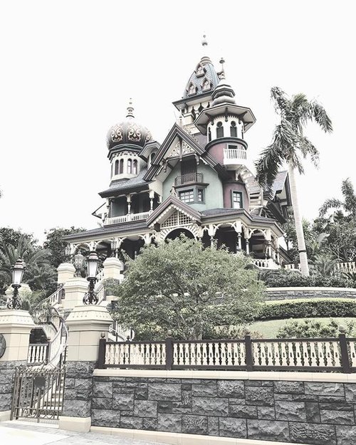 Mystic Manor #disneyland #clozetteid #hongkong #clozetteid