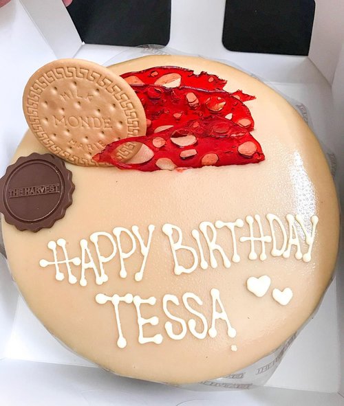 Thank you for all the kind wishes my friends ❤️ same prayers goes to you... may God bless you and your family, and may The same love and kindness returned to you #birthdaygirl #happybirthday #TJsbirthday #clozetteid #clozetteambassador #birthdaycake #birthday #birthday🎂