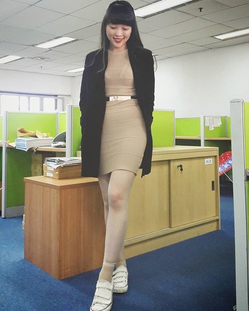 Earlier today when im still wearing my sneakers before i change them to heels

#lookbook #lookbookindo #lookbookindonesia #lookbookmelove #lookbooklookbook #loveit #neutral #streetstyle #officegirl #officechic #office #ootd #outfit #outfitideas #outfitoftheday #jjモデル #ootdasean #ootdindo #ootdshare #clozetteid #clozette #clozetteambassador #femaledaily #bangs #instastyle #instadaily #igers #ignesia #casual #casualoutfit