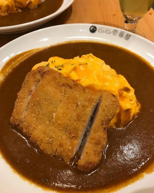 chicken cutlet curry 🐧🐧🍛🥘#chickenkatsu #chickenkatsucurry #curry #japancurry #cocoichibanya #foodie #foodporn #foodgasm #foodphotography #clozetteid