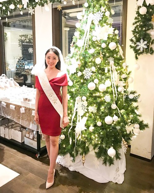 Throwback picture of my bridal shower D-3 to my wedding day 🎄this is one of the reason why i choose December as my wed month, every place has christmas tree and beautiful ornaments... Merry Xmas again my instafriends #dress #dressoftheday #dressy #colorful #doublewoot #doublewootootd #lookbook #lookbookindonesia #ootd #lookbooklookbook #style #styles #styleblogger #ootdindo #fashionstyle #indonesianfashionblogger #clozetteambassador #clozetteid #potd #instagram #instastyle #instagood #instamood #merrychristmas #christmas🎄 #christmastree #christmasdecor #christmas2019