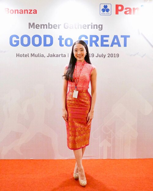 Still from last Friday’s event.. wearing pink songket skirt with (almost) matching tops.. 🌸🌺 #panin #paninbank #office #officeoutfit #banker #bankers #bankerslife #pictureoftheday #potd #instagram #instastyle #style #styles #styleoftheday #fashionstyle #songket #fashionblogger #ootd #ootdindo #ootdasean #lookbook #lookbookindonesia #clozetteambassador #clozetteid