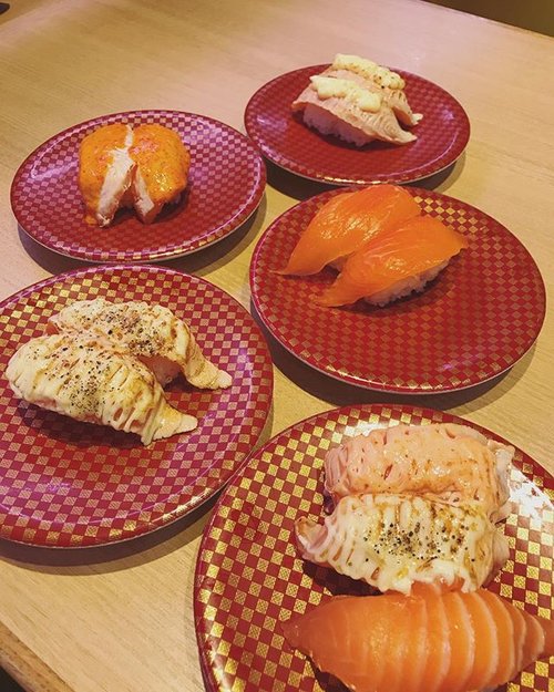 Favorite sushi 🍣🍣🍣 #sushi #sushiroll #sushibar #japanese #japanesefood #foodie #foodism #clozetteid