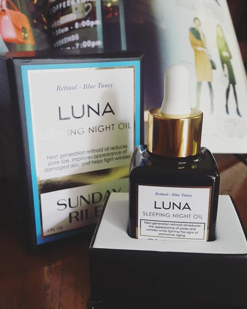 I put high hope on this @sundayriley luna ❤❤ lets see how it goes on my skin..
Btw is it safe to applied it on eyes area? 
Or should i avoid my eyes area? 
#skincareregime #skincarelover #skincare #skincareroutine #skincareaddict #faceoil #sundayriley #sundayrileyluna #sundayrileyaddict #skin #clozette #clozetteid #clozetteambassador #femaledaily #fdbeauty
