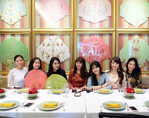 Kartini's day with my fellas ❤️❤️❤️ #kartiniday #harikartini #selamatharikartini #clozetteid #femaledaily #girls #fashiongram #kebaya #fashionable