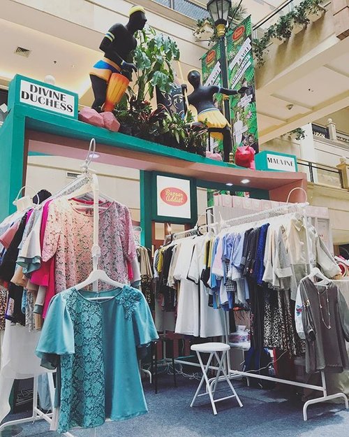 Mampir yaaa ke booth kami @divineduchess di Mall Puri Indah depan Charles and Keith #bazaar #sophisticatedjungle #purimall #clozetteid #femaledaily