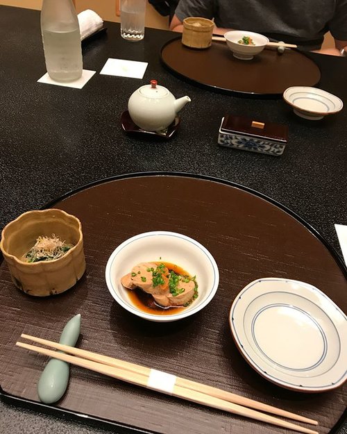Our sushi sashimi menu from Kyubey sushi last night... fish, abalone, and prawn here has a natural fresh sweet taste🐼🐼 #sushi #kyubey #japan #japanesefood #japanesesushi #sashimi #travel #travelling #traveller #food #foodie #foodgasm #clozetteid