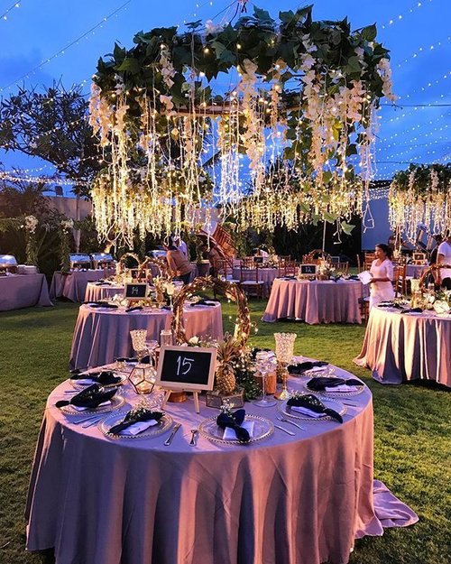Will and Marta's wedding reception table and decoration #willmarta #wedding #clozetteid #phalosabali #baliwedding