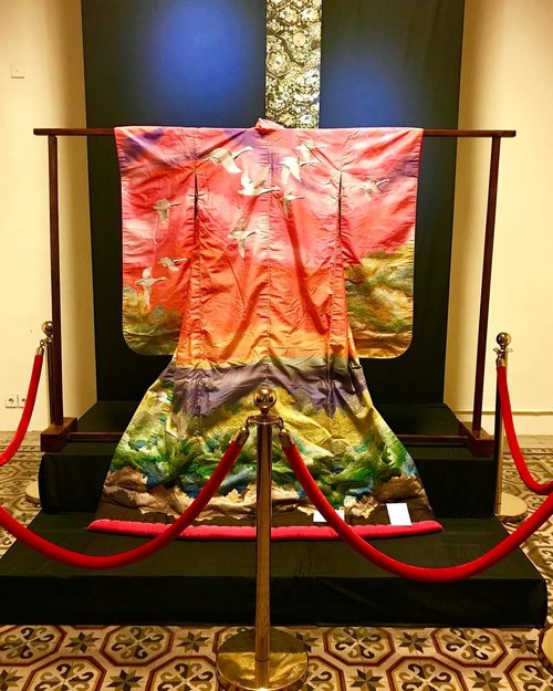 Last August-September, Museum Tekstil exhibited Asian traditional outfit... these outfit from Japan and Korea attract me the most ❤️ and also traditional ‘Kain’ from Indonesia (fabric made by indonesian weaver). #museumtekstil #museum #kimono #hanbok #jakarta #indonesia #visitindonesia #museumjakarta #instagram #instagood #instamood #instadaily #clozetteid