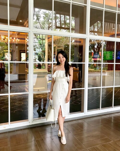 Wearing my long time favorite brand @lovebonitoid @lovebonito simple white dress for movie date... these days, i am more in to their patrice cuffed pants and simple tops kind of girl.. 😅 rarely wearing dresses and heels even on the weekend... well.. LB has every piece that fit every kind of personality and clothing preference.. so im still stick with @lovebonitoid 😍😍 #sayaLB #LBootd #lovebonito #WomenofLB #ootd #monday #ootdindo #ootdsubmit #ootds #lookbook #lookbookindonesia #lookbookbkk #lookbooklookbook #dress #dresses #dresscode #whitedress #dressy #style #styles #styleblogger #clozetteid #clozetteambassador