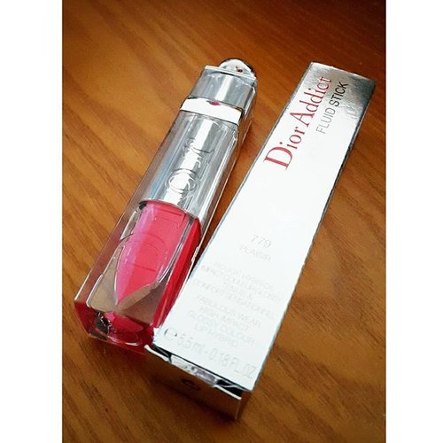 Who says im not a make up lover? I am.. !! only, i talk more about fashion on my blog... this js #diorbeauty fluid stick in Plaisir... i love it! Will post the swatch soon :) #clozetteid #femaledaily #fdbeauty #diorfluidstick #fluidstick #dioraddict #plaisir #779 #plaisir779 #779plaisir