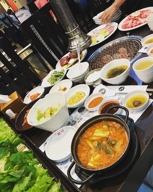 yeayyy Borngaaa @bornga_pik ❤️❤️❤️ selamat makann #bornga #korean #koreanbbq #kimchi #delicious #clozetteid #lifestyle #food #foodism