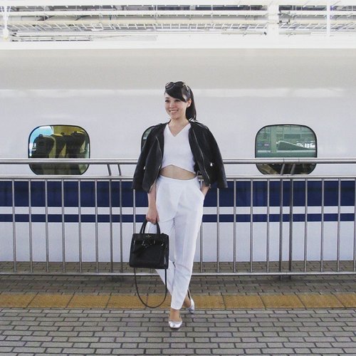 If you think i just can do heels and skirt, see this now... :) this is me in Shinkansen Osaka Station, on my way to Tokyo... prefer to see me wearing skirt or pants?? #travelgram #travelwithstyle #travelling #travel #japanesegirl #japan #shinkansen #shinkansentrain #station #clozetters #clozetteid #Monochrome #blackandwhite #leatherjacket #train #clozetteambassador #Osaka