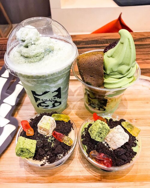 Can’t stop having them... can you believe? Both the matcha milk drink and matcha ice cream are mine 😂😂😂 my all time favorite @tsujiri_id #matcha #matchalatte #matchaholic #matchaicecream #desserts #desserttime #desserttable #dessert #sweet #icecream #icecreamlover #icecreamtime #tsujiri #tsujiriindonesia #tsujiriid #clozetteid #instagram #delicious #instadessert