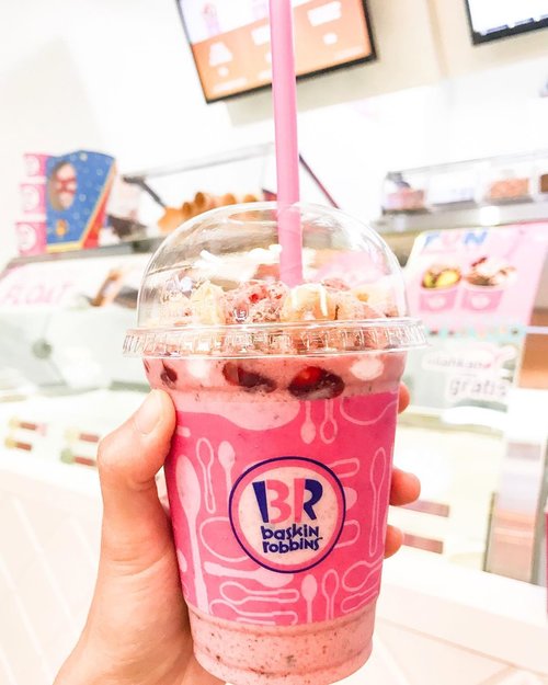 Weekend Treat Idea 🍦🍧🍨 #icecream #berryicecream #sunday #happysunday #delicious #sweet #sweetooth #clozetteid
