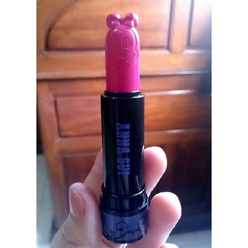 Anna Sui Minnie Mouse CollectionShe says HI!#annasuicosmetics #Annasui #galerieslafayette #minniemouse #pink #pinklipstick #pinklips #christmascollection #loveit #makeup #lipstickjunkie #lipstick #instadaily #fdbeauty #clozetteid #femaledaily