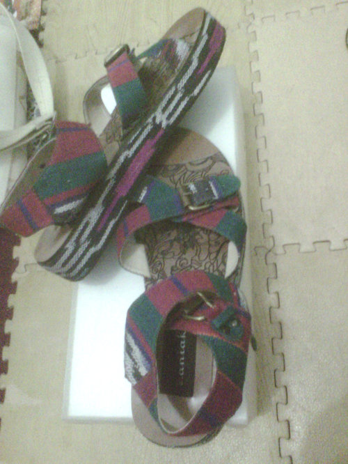 just got this cute sandals from @LOOKATS_Market yesterday. And yes, this one is from Vania Hakim's brand <3