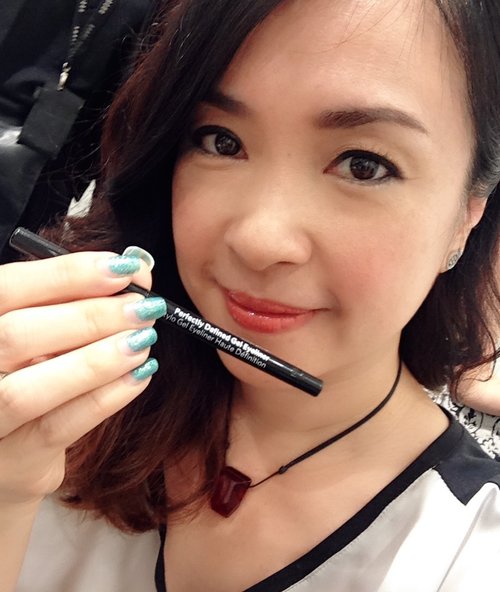 Tested the new Bobbi Brown GEL eyeliner... Worked pretty well, liked the dark grey shade I achieved after blending the black. What I liked most though was it was extremely comfortable for my sensitive eyes the whole day long. 