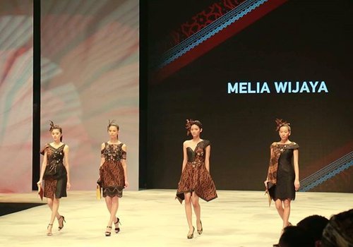 #IFW2016 Day 1, yesterday. Jatuh cinta dengan rancangan busana batik hasil karya designer @wijaya_melia di fashion show kali ini. Elegant & sophisticated 😍

#IndonesiaFashionWeek #IndonesiaFashionWeek2016 #FashionWeek #FashionShow #ClozetteID