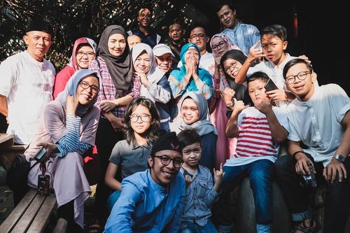 Taqqobalallahu minna wa minkum.
.
Selamat Hari Raya Idul Fitri. Mohon maaf lahir dan batin.
.
*Hari Senin sudah di depan mata. Selamat beraktivitas kembali 😊.
.
*Yuk, beberes dan nyuci-nyuci 😁.
.
#harirayaidulfitri #familyphotography #clozetteid #hijaberindonesia #happyfamily #idulfitri2019
#photooftheday #jalanjalankenai #family #lebaran2019
