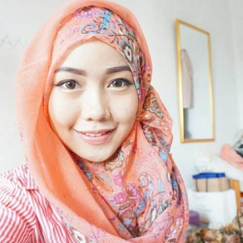 Assalamualaikum sore seger ya ukhti...nyemil kurma yuk~~ 😆 *nyengirsore*#fotd #clozetteid #beauty #face #beautyblogger #blogger #bloggerindo #indonesia #indonesianhijabblogger #indonesianblogger #hijab #hijabfotd #hijabers #hijabindo #orange #instamakeup #instabeauty #vscocam #vsco #selca #selfies #selfie #igers #igersoftheday