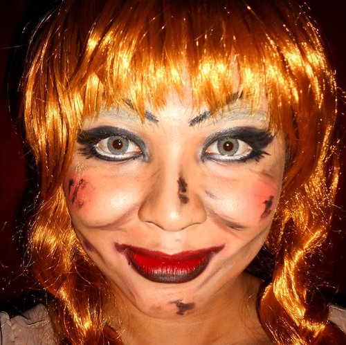 Pretty Annabelle close up selfie 🔪
.
.
.
.
#beautyundefeated #makeup #makeuplook #eyemakeup #fdbeauty #vegas_nay #wakeupandmakeup #clozetteid @wakeupandmakeup @make.up.vines #anastasiabeverlyhills #hudabeauty #influencer #beautyinfluencer #halloween #pinkperception #dressyourface #auroramakeup #fotdibb #blogger #cchannelid #annabelle #lfl #l4l #indobeautygram #makeupforbarbies #20likes #conjuring #doll #indonesianbeautyblogger #undiscovered_muas @undiscovered_muas  #indobeautygram #udmhalloween