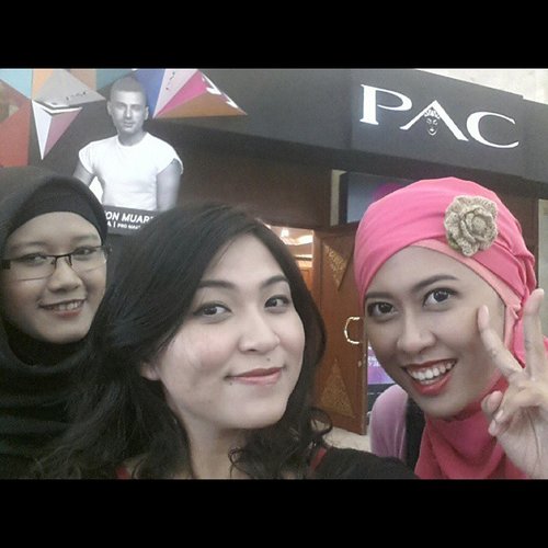 At @PAC_mt Color Olympic International Seminar with @fiarevenian n @yukalicious15 ♡♡ #makeup #pac #colorolympic #indonesia #brand #beautyblogger #clozetteid #pedulilewatslefie #jcc #senayan #soundsfair