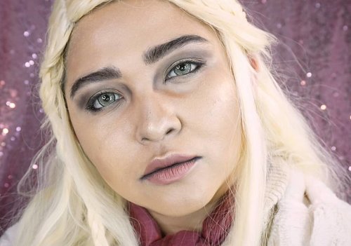 “I am not your little princess. I am Daenerys Stormborn of the blood of old Valyria and I will take what is mine, with fire and blood I will take it” – Daenerys Targaryen
.
.
.
.
#got #gameofthrones #daenerys #daenerystargaryen #motherofdragons #khaleesi #wakeupandmakeup  #makeupforbarbies @makeupforbarbies #indonesianbeautyblogger @indobeautyblogger #dressyourface #hudabeauty #undiscovered_muas @undiscovered_muas #bloggerceria @bloggerceriaid #bloggermafia #clozetteid #fdbeauty #indobeautysquad @indobeautysquad @tampilcantik #tampilcantik #mua_army