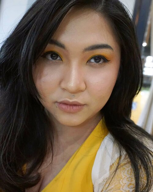 Yellow vibe ☀☀
.
Eyeshadow: @viseart 08 Editorial Brights Matte Palette
.
.
.
.
#wakeupandmakeup #makeupforbarbies @makeupforbarbies #indonesianbeautyblogger @indobeautyblogge #undiscovered_muas  @undiscovered_muas #bloggerceria @bloggerceriaid #bloggermafia #clozetteid #fdbeauty #indobeautysquad  @indobeautysquad @tampilcantik #tampilcantik #mua_army #fantasymakeupworld #cchannelbeauty @cchannel_beauty_id #girlssecretsquad #100daysofmakeup #beautybloggerindonesia @beautyblogger_indonesia