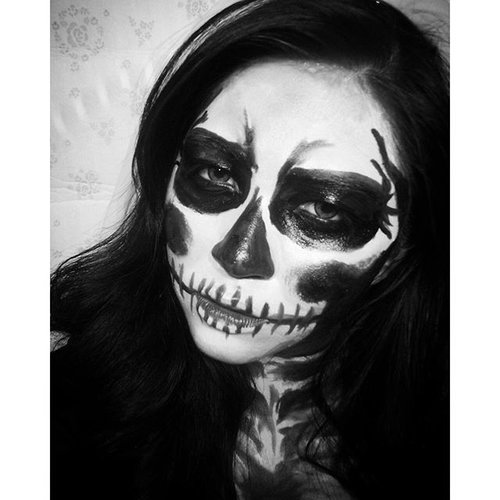 Can't wait for halloween! But still too lazy to make a new halloween makeup hehehe 😋
#makeup #blackandwhite #vegas_nay #mayamiamakeup #anastasiabeverlyhills #hudabeauty #lookamillion #norvina #fcmakeup #zukreat #muajakarta #jakarta #indonesia #pinkperception #dressyourface #monolid #auroramakeup #skull #skeleton #clozetteid #fotdibb #blogger #indonesianbeautyblogger #indobeautygram #halloween #facepainting