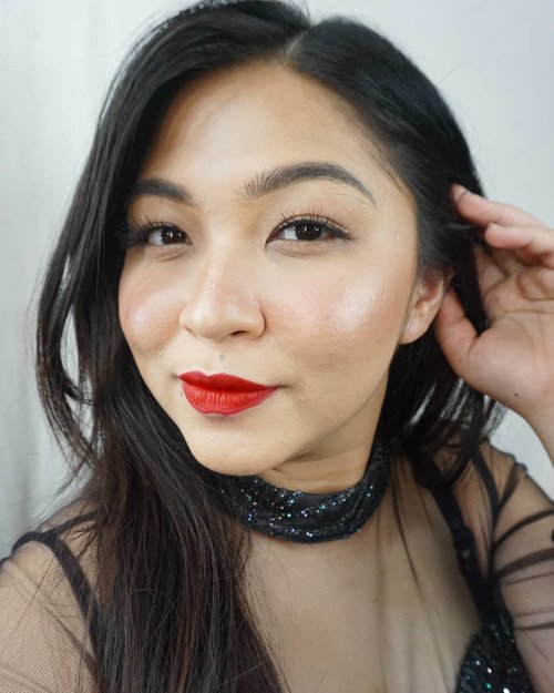 Simple red makeup ❤
.
One of my trial using @esteelauder The New Double Wear Nude Water Fresh foundation. This picture taken after around 4hr of using the foundie 💕
.
I'll review this baby soon on www.rainbowdorable.com , so stay tuned!
.
.
.
.
#DoubleWearorNothing #EsteePartner #EsteeID #esteelauder #makeup #wakeupandmakeup #makeupforbarbies #beautyblogger #beautybloggerindonesia #dressyourface #hudabeauty #undiscovered_muas #blogger #influencer #bloggerceria #longhair #bloggermafia #clozetteid #fdbeauty #beauty #beautybloggerindonesia #tampilcantik #beautyjunkie #makeupgeek #beautychannelid