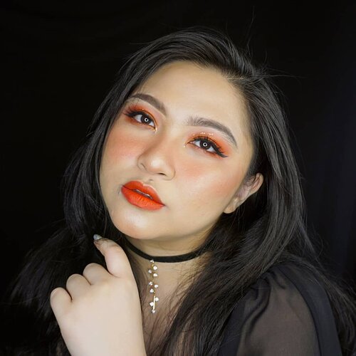 Finally!! New post and new makeup lol. I've been kinda MIA on the feed.
.
Kali ini masih lanjutin Pantone of the decade tema makeupnya. Pantone of 2012: Tangerine Tango. .
Eyes:
@viseart Bright Editorial Palette
@juviasplace Masquerade Palette
@thebalmid Appetit Palette
@gobancosmetics Eyeliner
@id.oriflame The One Mascara
@urbandecaycosmetics Heavy Metal Eyeliner
@makeupuccino Aluna Lashes
.
Cheek: 
@oriflame The One Blush On
@fanbocosmetics Blooming Cheek
@beccacosmetics Champagne Pop
.
Lips:
@shuuemura Rouge Unlimited
.
Super easy to make! Stay tuned buat tutorialnya ya❤❤
.
.
.
.
#coloroftheyear #orange #tangerinetango #wakeupandmakeup #makeupforbarbies  #indonesianbeautyblogger #undiscovered_muas @undiscovered_muas #clozetteid #colorful #makeupcreators #beautybloggerindonesia #slave2beauty #coolmakeup #makeupvines #indobeautysquad #fdbeauty #mua_army #fantasymakeupworld #100daysofmakeup