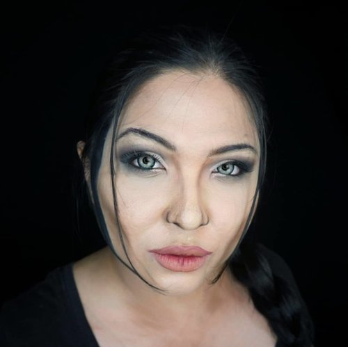 » LARA CROFT «
.
So this was from my leftover Maleficent makeup look. Changed a bit this and that, and tadaa; Lara Croft from Tomb Raider, lol.
.
Lenses are edited 👌
.
.
.
.
#angelinajolie #tombraider #laracroft #jolie  #halloweenmakeup #lookalike #charactermakeup #halloween #wakeupandmakeup #makeupforbarbies  #indonesianbeautyblogger #undiscovered_muas @undiscovered_muas #clozetteid  #indonesianbeautyblogger #beautybloggertangerang #indobeautysquad #indobeautygram #fdbeauty #tampilcantik #mua_army #fantasymakeupworld #100daysofmakeup
