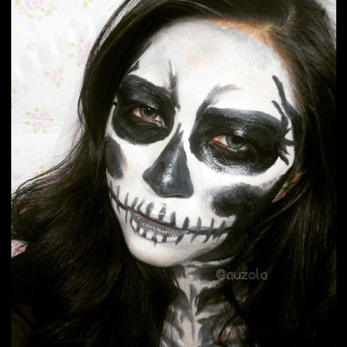 Throwback.. makeup look that i never post yet. Actually this was for a muc, but i was too late so yeah, i forgot to actually post it in the end hahaha. I have video tutorial for this one, but not yet edited, so maybe later if i had time. 💀💀
#skull #skeleton #facepainting #bodypainting #clozetteid #mehronmakeup #luvekat #bhcosmetics #nyxcosmetics #muacosmetics #robot #valerievixenart #madeyewlook #throwback #makeup #vivacosmetics #snarzaroomakeup