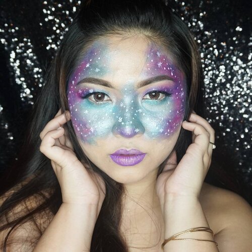 I had always seen myself as a star; I wanted to be a galaxy.
-Twyla Tharp
.
.
Product used:
🌟Face & Eyes: @katvondbeauty Lock-it Tattoo Foundation, @juviasplace Masquerade Palette, @urbandecaycosmetics moondust palette, @mehronmakeup Paradise Palette,@katvondbeauty Tattoo Liner, @mizzucosmetics Chrome Eyeliner Gel in Coral White .
🌟Eyebrow: @clio_official Tinted Tattoo Kill Brow, @daiso_official Eyebrow Gel, .
🌟Lips: @lagirlcosmetics Matte Flat Finish Pigment Gloss in Stunner, @klaracosmetics Kiss Proof Lips 01
.
.
.
.
#galaxy #galaxymakeup #milkyway #vegas_nay #wakeupandmakeup @wakeupandmakeup #anastasiabeverlyhills #hudabeauty #influencer #beautyinfluencer #bestie #bestfriend #SephoraIDNBeautyInfluencer #pinkperception #dressyourface #auroramakeup #clozetteid #fotdibb #blogger #indonesianbeautyblogger #undiscovered_muas @undiscovered_muas @indobeautygram #indobeautygram