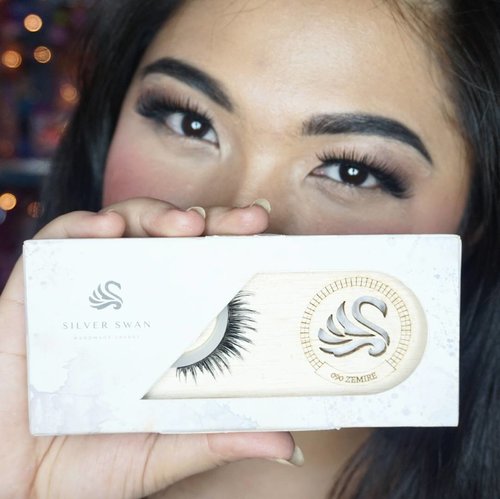 One of my favorite falsies brand, it's @silverswanlash 😍
On my eyes is Aponi and on my hand is Zemire.
.
Review is already up on my blog www.rainbowdorable.com
.
.
.
@cleo_cath 😘😘
#silverswanlash #silverswan  #lashes #eyelashes #eyes #falsies #makeup #makeupjunkie #clozetteid #makeuplover #makeupaddict #eye #makeupindo #lfl #l4l #likeforlike #eyeshadowpalette #bloggerceriaid #influencer #beautyinfluencer #beautyblogger #sephora #bloggerceriaid #bloggerceria #indonesianbeautyblogger #blogger