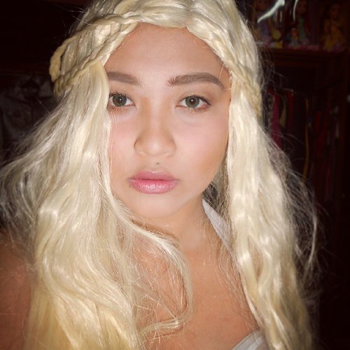 My first makeup trial as Daenerys! But to tell you the truth, im not satisfied with the result yet.. the wig is still weird, my eyebrow is still arch, no matching softlens, no lip liner to shape my lips, still look way too mono-lid, yada yada..But oh well, enjoy! ♡ #makeup #selfie #daenerys #daenerystargaryen #targaryen #gameofthrones #inspired #motherofdragons #clozetteid #cosplay #pedulilewatslefie #fail #muahalloween