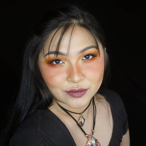 This lippy color giving me a witchy vibes ❤
.
💋 : @fanbocosmetics
Choco Rush shade 05 During Sepia Hour.
.
.
.
#colorfulmakeup #colorful #summer #summermakeup #wakeupandmakeup #makeupforbarbies @makeupforbarbies #beautybloggertangerang @beautyblogger.tangerang #indonesianbeautyblogger @indobeautyblogger #arabian #undiscovered_muas @undiscovered_muas #bloggerceria @bloggerceriaid #clozetteid #fdbeauty #indobeautysquad @maccosmetics @indobeautysquad @tampilcantik #tampilcantik #mua_army #fantasymakeupworld #100daysofmakeup #beautybloggerindonesia @beautyblogger_indonesia