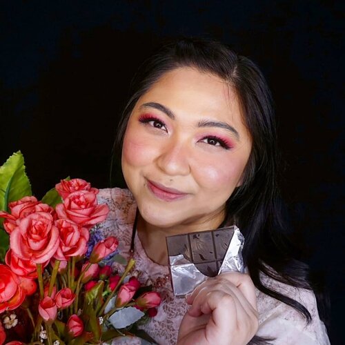 Yuhuuu valentine's day collab! Kalian pada ke mana aja today? Di rumah aja ya guys kalau mau valentine-an biar safe 💕
.
Cus liat juga makeup look temen2 yang lain di #valentinedaydatecollab:
1. Mindy - @mgirl83
2. Luthfi - @just_luthfii
3. Anita - @anitaa_bee
4. Auzola 
5.vallerine-@vallerinechristaballe
6. leonita wenny - @leonita_wenny
7. Cynthian - @cynthiansunartio
8. Ali - @liival22
9. Lovinna - @flowrindesu
10. Lena - @magdalena_bhe
.
Tutorialnya soon yaa❤
.
.
.
.
 #makeupforbarbies #softmakeup #pinkmakeup #valentineday #valentine #indonesianbeautyblogger #undiscovered_muas #fdbeauty #cchannelbeautyid @undiscovered_muas #clozetteid #makeupcreators #slave2beauty #coolmakeup #makeupvines #tampilcantik #boldmakeup #100daysofmakeup