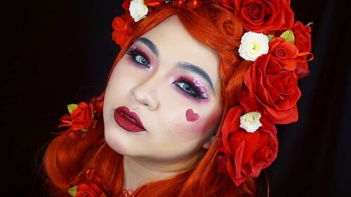 Queen of hearts vibe ❤
.
Stay tuned for pictorial tomorrow 😍😍
.
.
.
.
#auzolamakeupcharacter #dirumahaja #stayhome #wakeupandmakeup #red #redmakeup #queenofhearts #makeupforbarbies  #indonesianbeautyblogger #undiscovered_muas @undiscovered_muas #clozetteid #makeupcreators #slave2beauty #coolmakeup #makeupvines #tampilcantik #mua_army #fantasymakeupworld #100daysofmakeup #15dayscontentmarathon